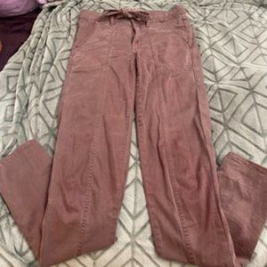 Size 6 X-Long Maroon Bow-tie American Eagle Jeans